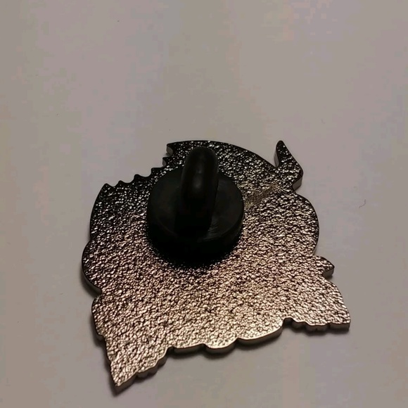 "Eleven" Enamel Pin "Stranger Things" Inspired - Picture 3 of 3